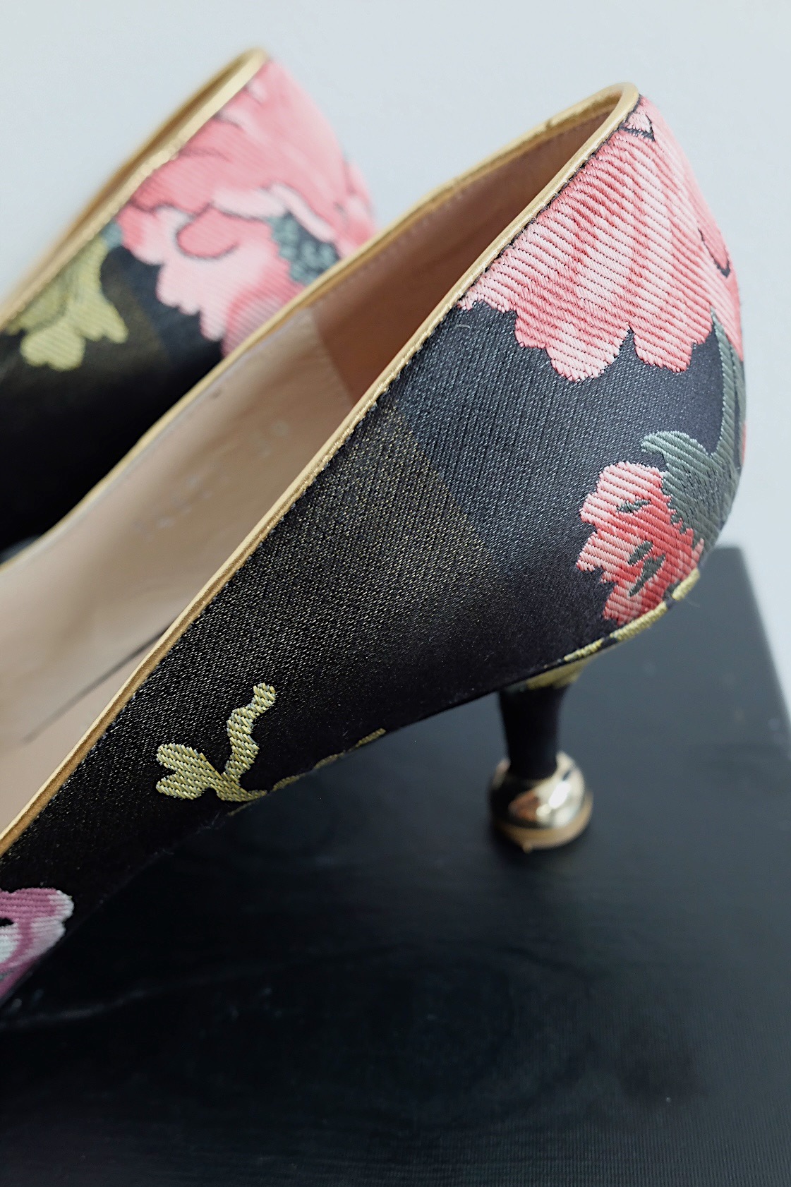 -40% (one and only) dries van noten floral kitten heels . size 39