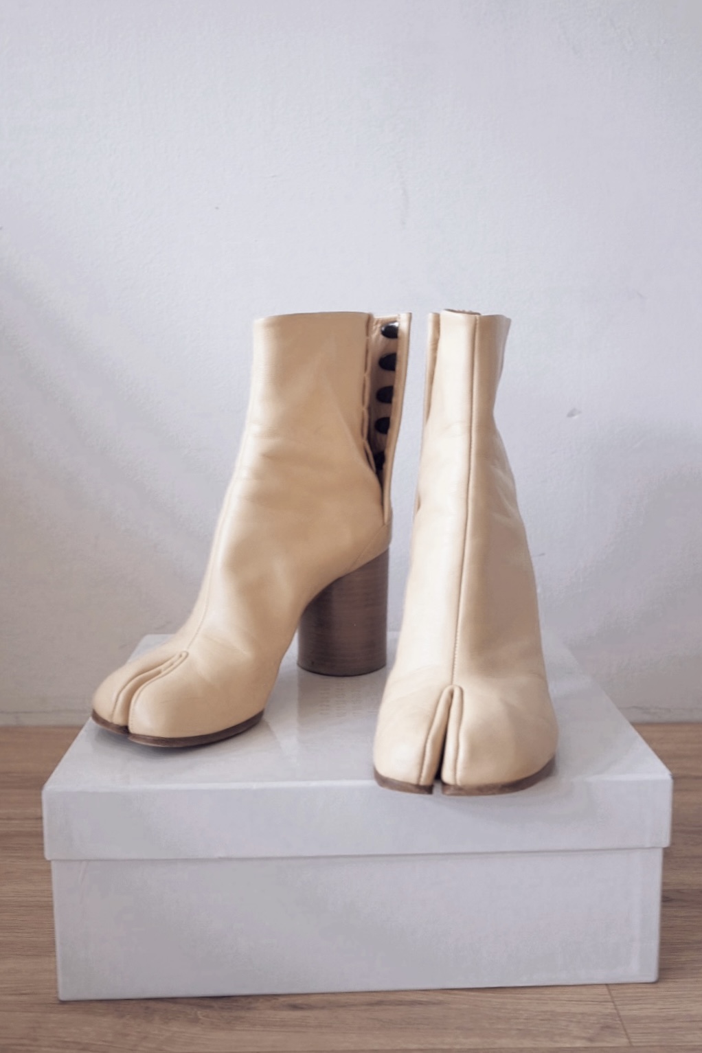 (one and only) Maison Margiela nude beige tabi boots, size 39
